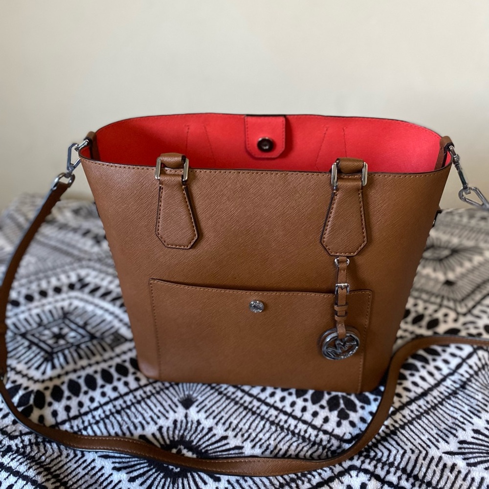 Michael Kors Large Greenwich Crossbody/Shoulder Strap Purse.